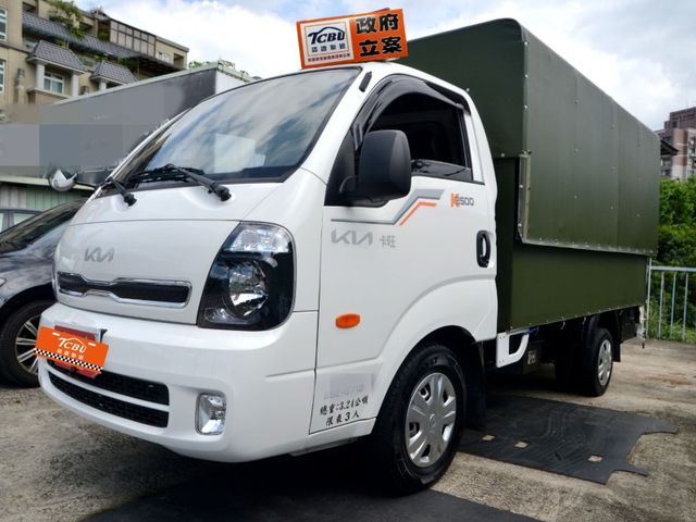 僅跑2萬3KM/一手車/電動升降斗篷/全車原版件/手自排/柴油/倒車影像  第6張相片