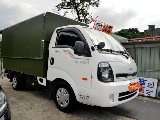 僅跑2萬3KM/一手車/電動升降斗篷/全車原版件/手自排/柴油/倒車影像  第7張相片