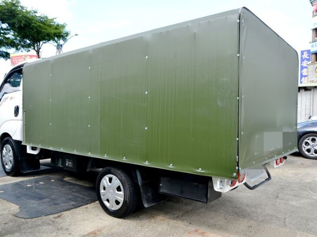 僅跑2萬3KM/一手車/電動升降斗篷/全車原版件/手自排/柴油/倒車影像  第16張相片