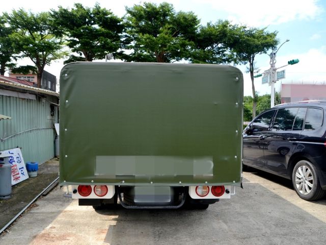 僅跑2萬3KM/一手車/電動升降斗篷/全車原版件/手自排/柴油/倒車影像  第17張相片