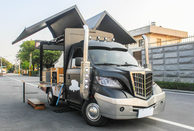 歐力克- 此車全台僅有一部 精緻裝潢多樣器具 行動餐車 行動咖啡車 出租改裝買賣  第1張相片