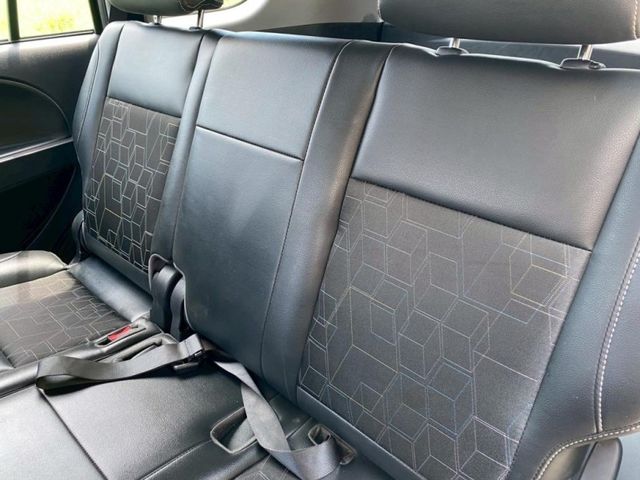 Mitsubishi Zinger  第12張相片