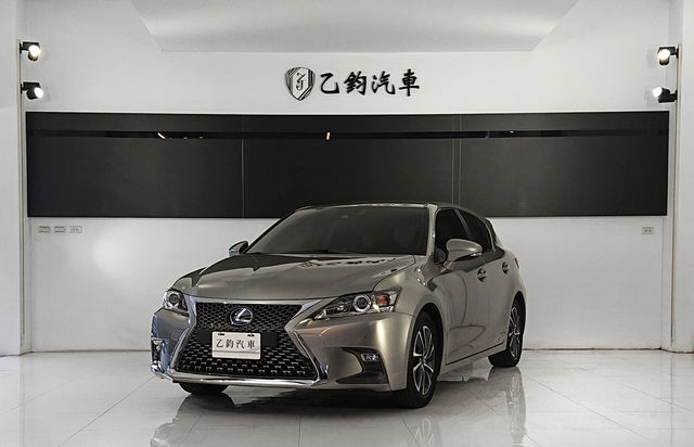 Lexus 淩志ct0h 高雄市中古車的價格 Findcar 找車網