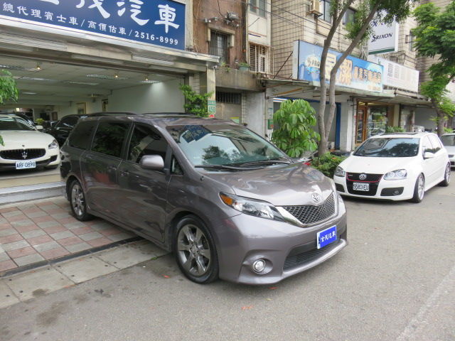 2011年TOYOTA SIENNA SE 八人座休旅車  第1張相片