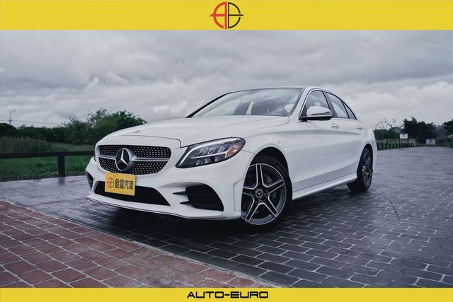 銓富- W205 C300 AMG 4MATIC新引擎255匹 九速 無線充電盤  第1張相片