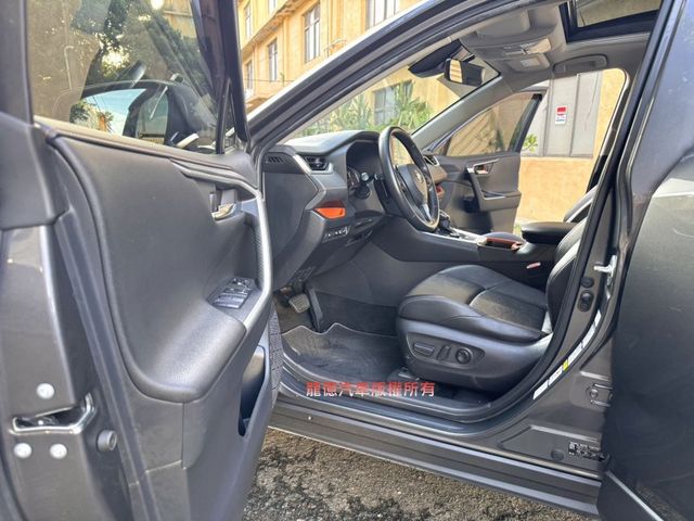 Toyota RAV4  第8張相片