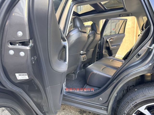 Toyota RAV4  第9張相片