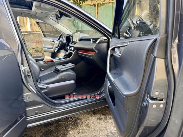 Toyota RAV4  第11張相片