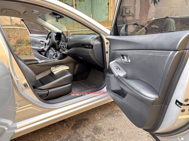 Nissan Sentra  第12張相片