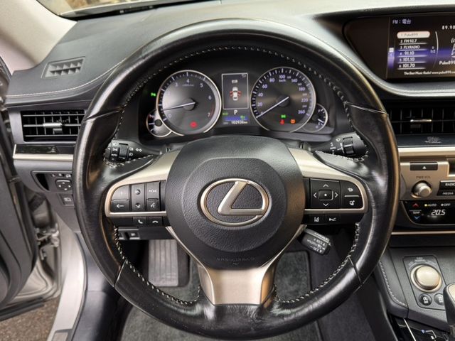 Lexus ES  第3張相片