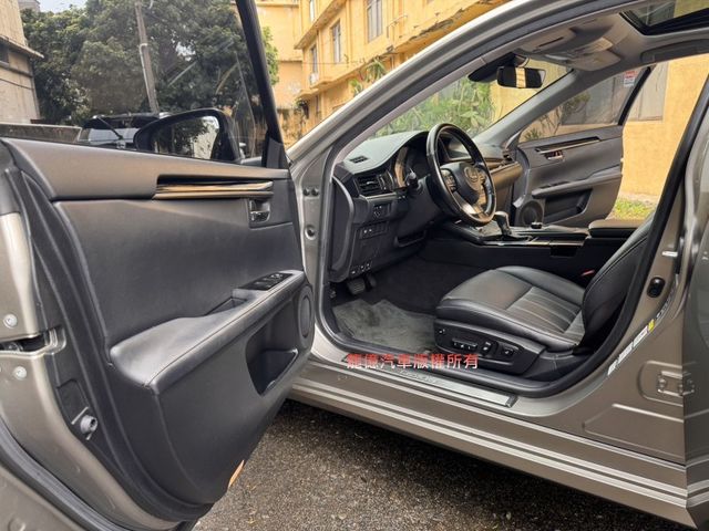 Lexus ES  第9張相片
