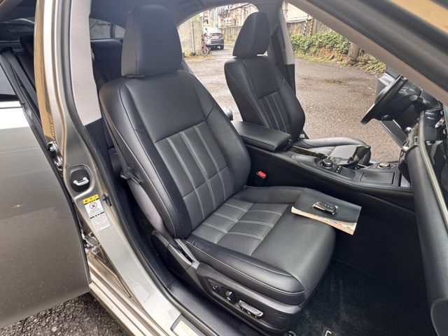 Lexus ES  第17張相片