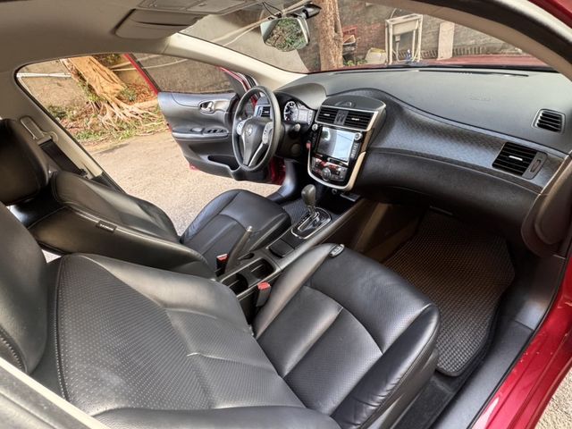 Nissan Tiida  第18張相片