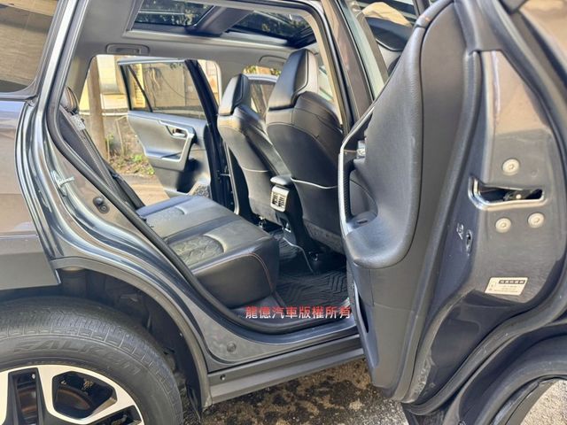Toyota RAV4  第8張相片