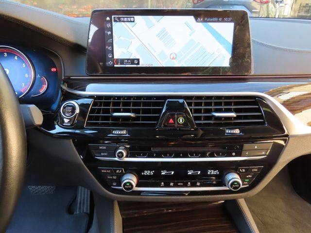 BMW/ 寶馬 530i Luxury  第17張相片