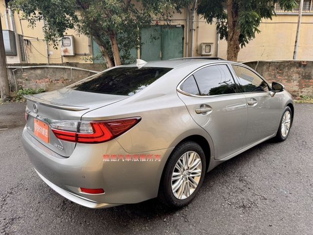Lexus ES  第2張相片