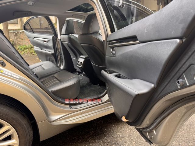 Lexus ES  第8張相片