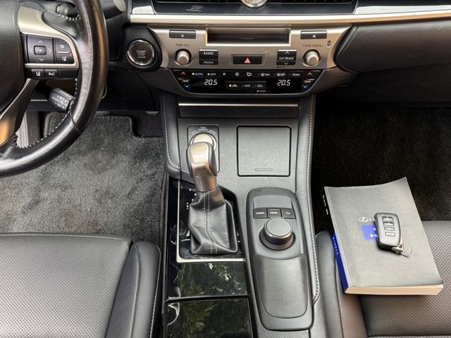 Lexus ES  第18張相片
