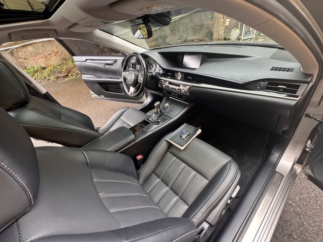 Lexus ES  第20張相片