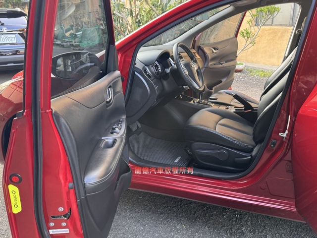 Nissan Tiida  第5張相片