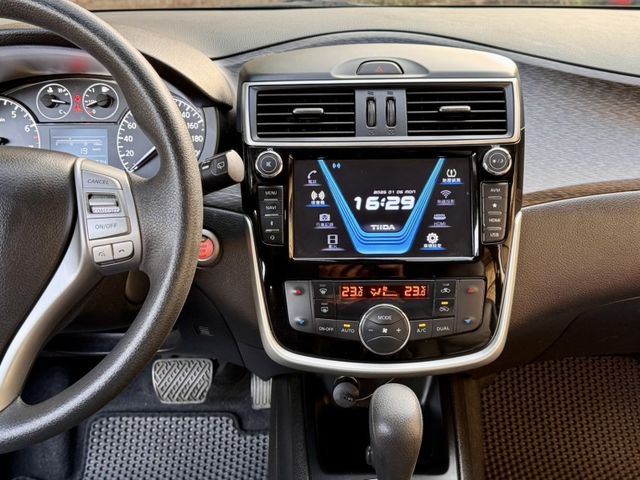 Nissan Tiida  第18張相片