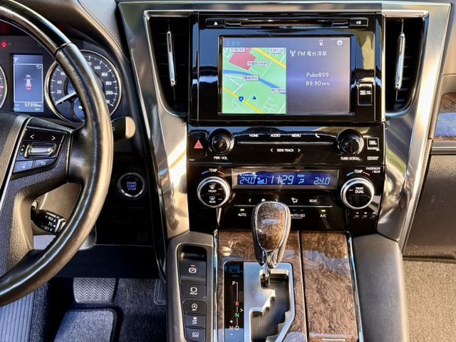 Toyota ALPHARD  第16張相片