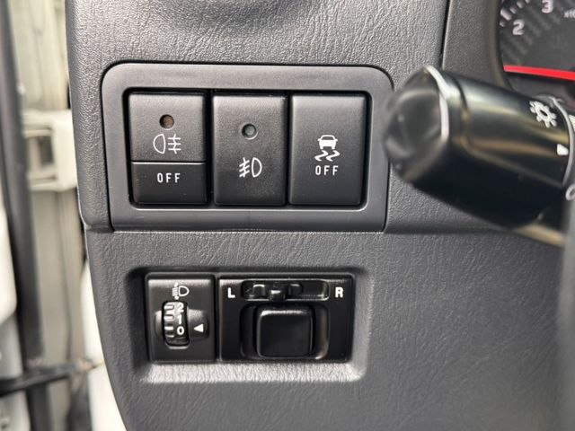 Suzuki Jimny  第18張相片