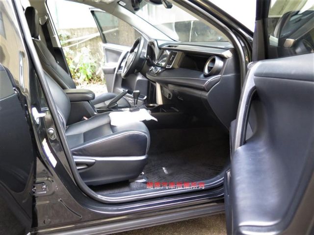 Toyota RAV4  第8張相片