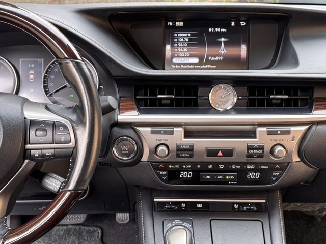 Lexus ES  第17張相片