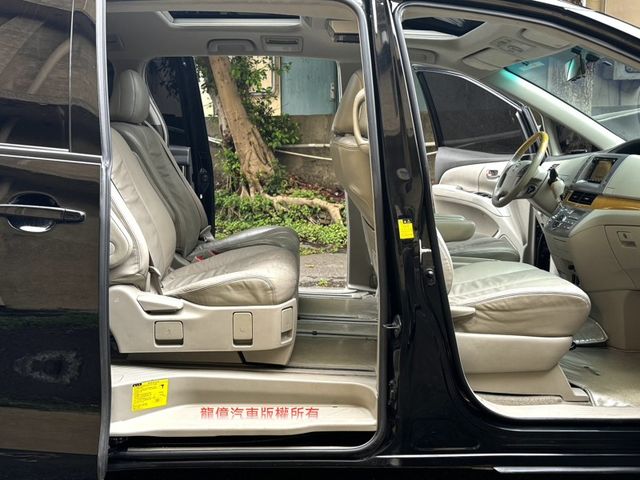 Toyota Previa  第8張相片