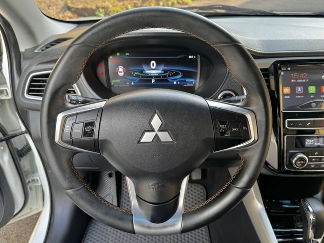 Mitsubishi Grand Lancer  第17張相片