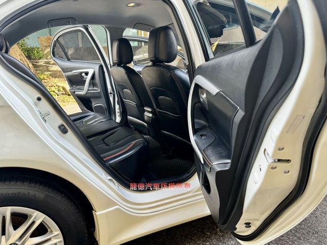 Mitsubishi Grand Lancer  第8張相片