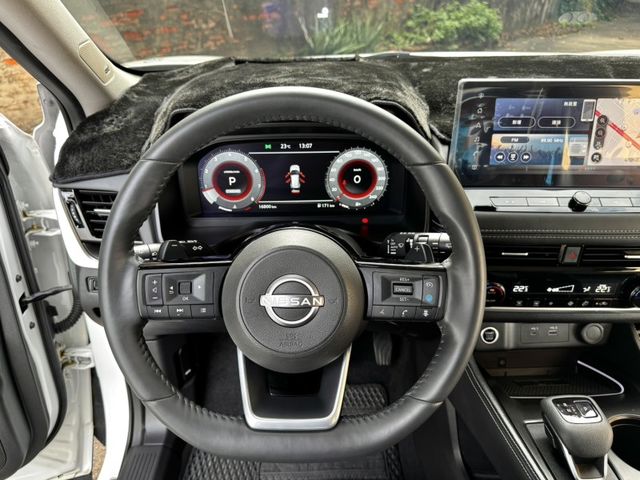 全車原版件旗艦版24年自動跟車盲點車偏數位儀表雙電動椅電動尾門抬頭BOSE音響  第16張相片