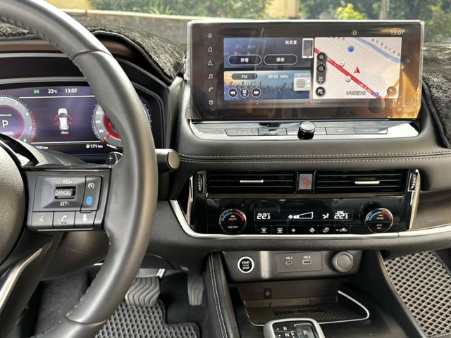 全車原版件旗艦版24年自動跟車盲點車偏數位儀表雙電動椅電動尾門抬頭BOSE音響  第17張相片
