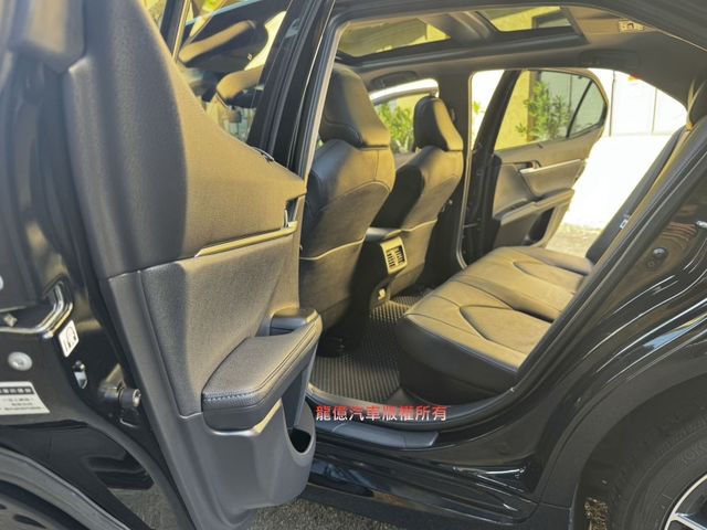 全車原版件油電旗艦版自動跟車煞停盲點車偏全景天窗循跡9安抬頭JBL音響雙邊電動椅  第6張相片