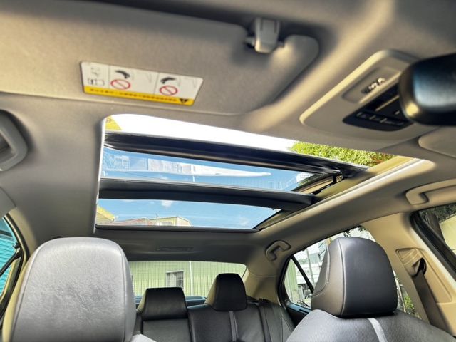 全車原版件油電旗艦版自動跟車煞停盲點車偏全景天窗循跡9安抬頭JBL音響雙邊電動椅  第15張相片