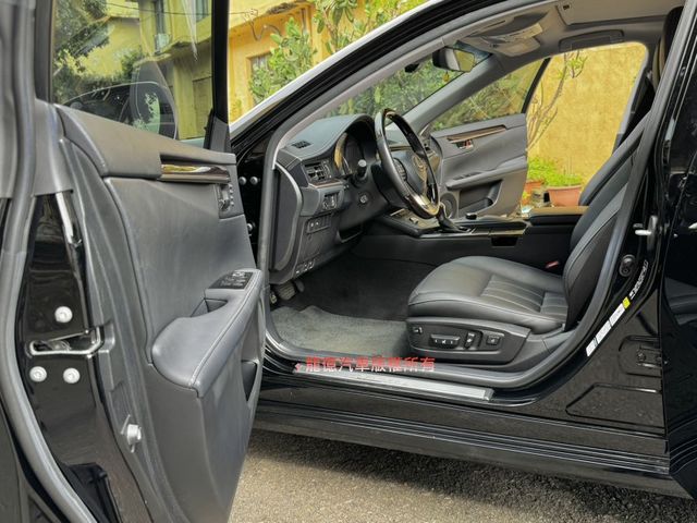 Lexus ES  第5張相片