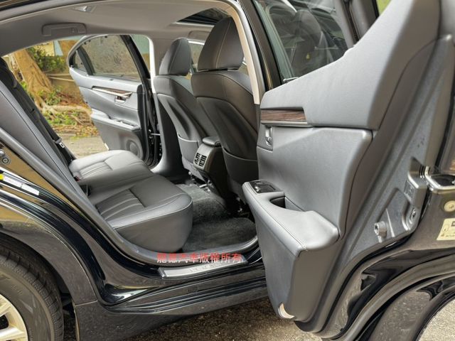 Lexus ES  第8張相片