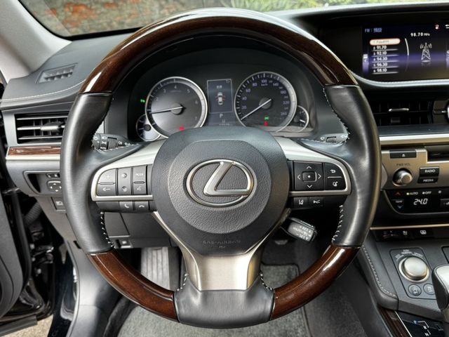 Lexus ES  第16張相片