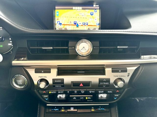 Lexus ES  第17張相片