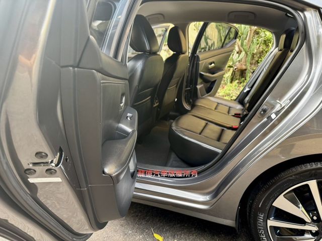 Nissan Sentra  第10張相片