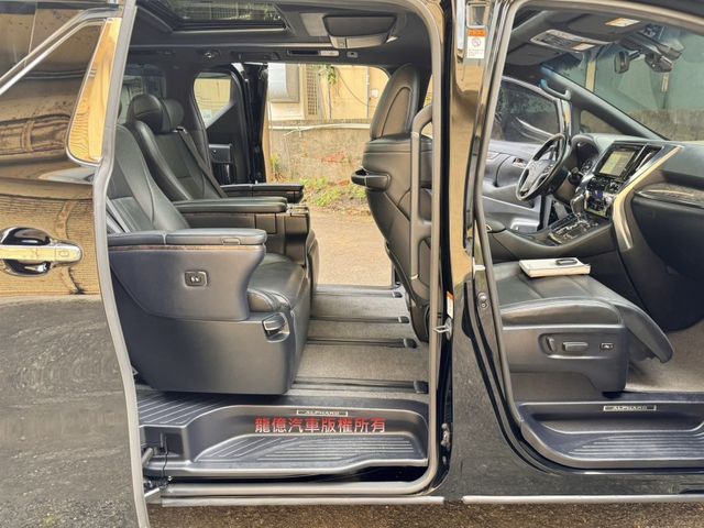 Toyota ALPHARD  第12張相片