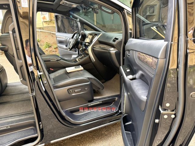 Toyota ALPHARD  第13張相片
