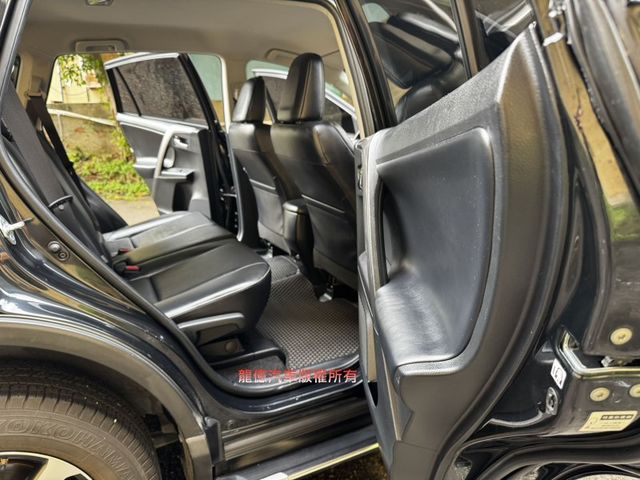 Toyota RAV4  第12張相片
