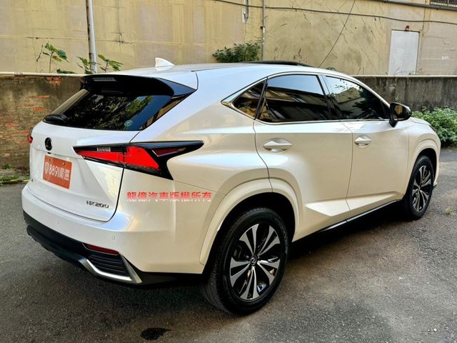 Lexus NX  第5張相片