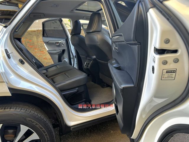 Lexus NX  第11張相片