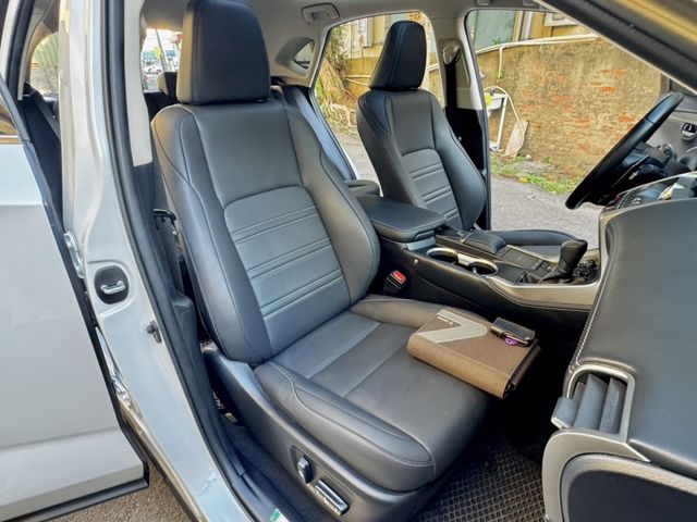 Lexus NX  第16張相片