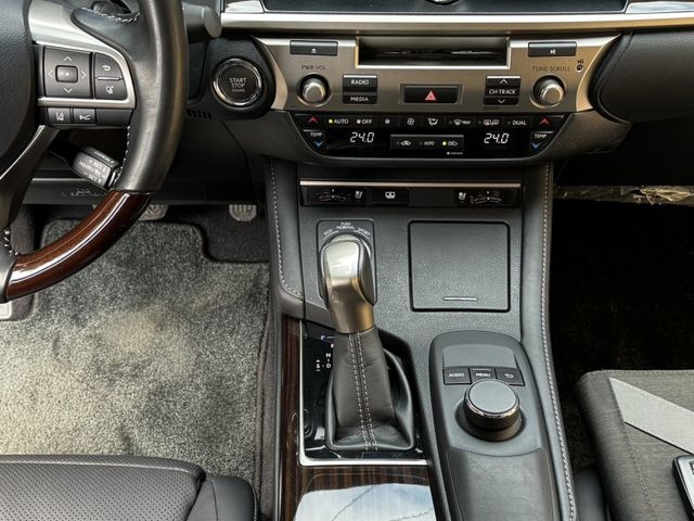 Lexus ES  第1張相片