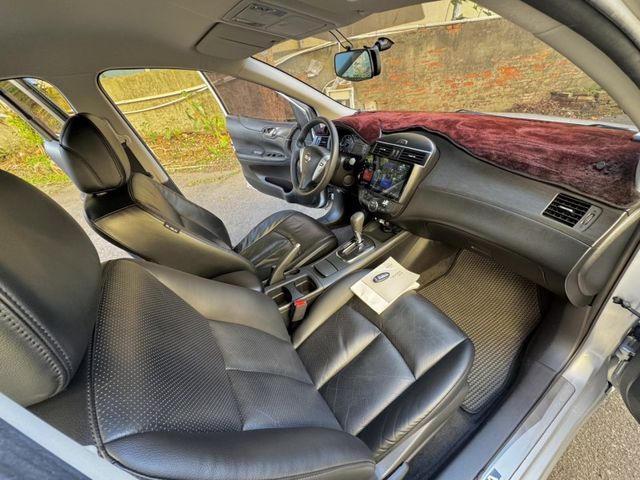 Nissan Tiida  第2張相片