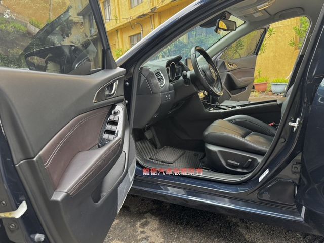 Mazda Mazda3  第8張相片